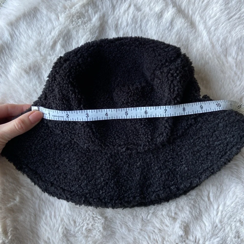 Vince Camuto black bucket hat faux shearling teddy cozy fall accessory OSFM